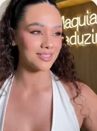 Maquiagem natural feita pela Laura